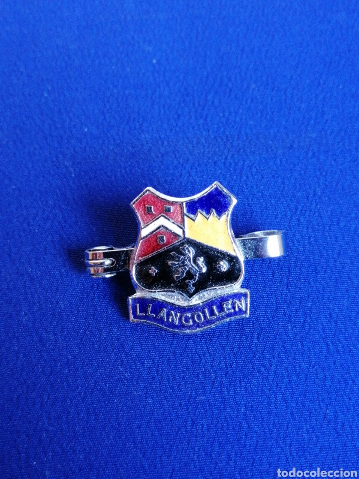 Pins e Spille di collezione: LLANGOLLEN ESCUDO HER&Aacute;LDICO INSIGNIA DE ALFILER