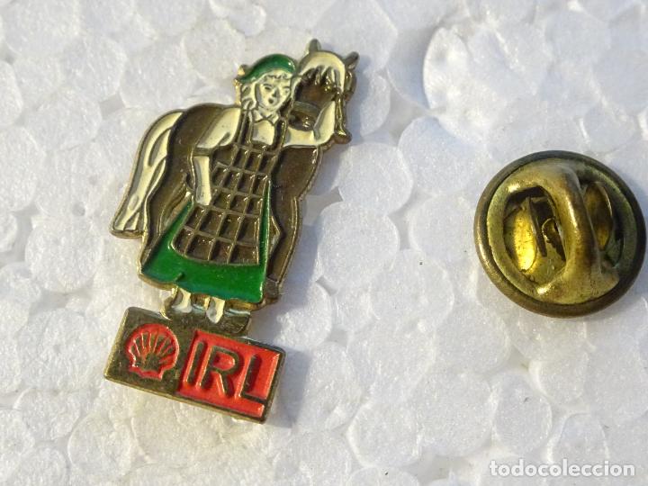 Pins e Spille di collezione: PIN DE TURISMO. IRLANDA. GASOLINERAS SHELL
