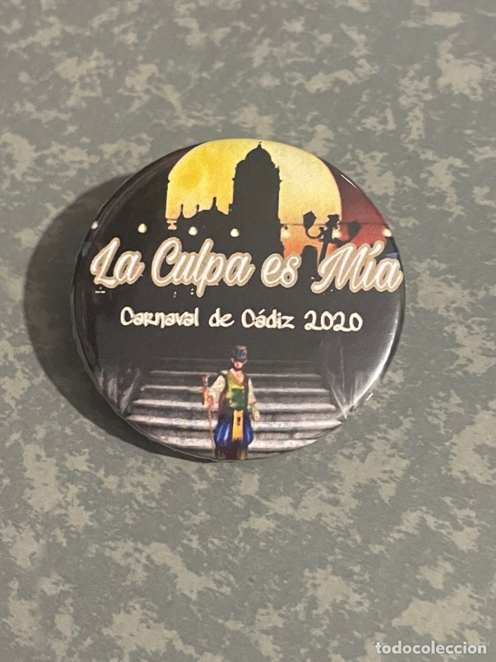 Pins de colecci&oacute;n: C&aacute;rnaval Cadiz Chapita comparsa LA CULPA ES M&Iacute;A