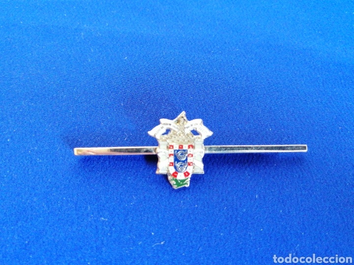 Sammlung von Pins: MELILLA ESCUDO HER&Aacute;LDICO PISACORBATAS