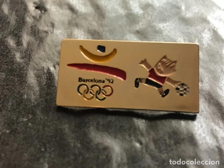 Pins de colecci&oacute;n: PIN OLIMPICO COBI BARCELONA 92 1992 - DORADO FUTBOL - OLYMPIC GAMES JUEGOS OLIMPICOS MASCOTA