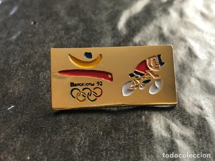 Pins de colecci&oacute;n: PIN OLIMPICO COBI BARCELONA 92 1992 - DORADO CICLISMO - OLYMPIC GAMES JUEGOS OLIMPICOS MASCOTA
