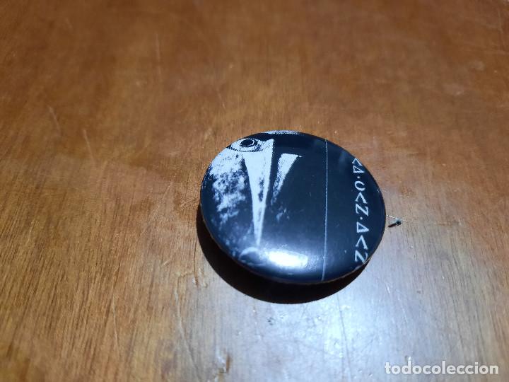 Pins de colecci&oacute;n: DEAD CAN DANCE. PORTADA CD. DETALLE CHAPA. PIN. 0.31 MM. DETR&Aacute;S MET&Aacute;LICA. SIN USO