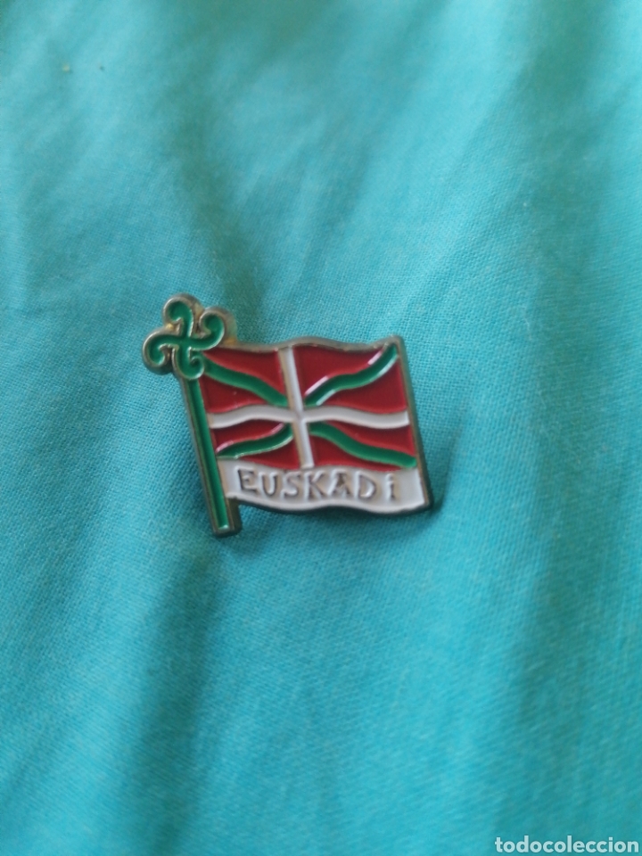 Sammlung von Pins: Pin Euskadi Euskal Herria bandera Pa&iacute;s Vasco