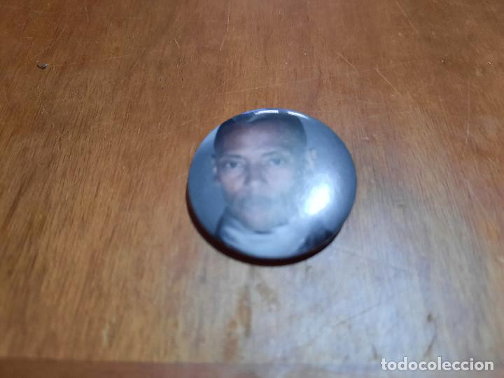 Pins de colecci&oacute;n: JEFF MILLS. CANTANTE CHAPA. PIN. 0.31 MM. DETR&Aacute;S MET&Aacute;LICA. SIN USO