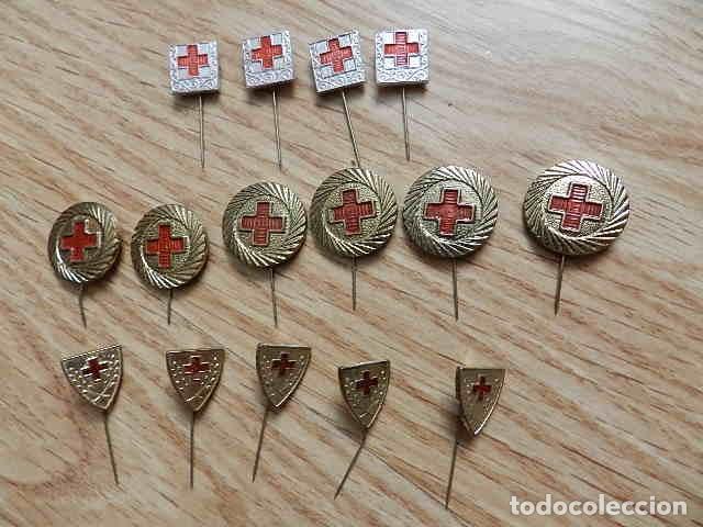 Pins de colecci&oacute;n: Lote de 15 pins alfiler de cruz roja I. Ega&ntilde;a Motrico Jegan Eibar insignia Fiesta de la banderita