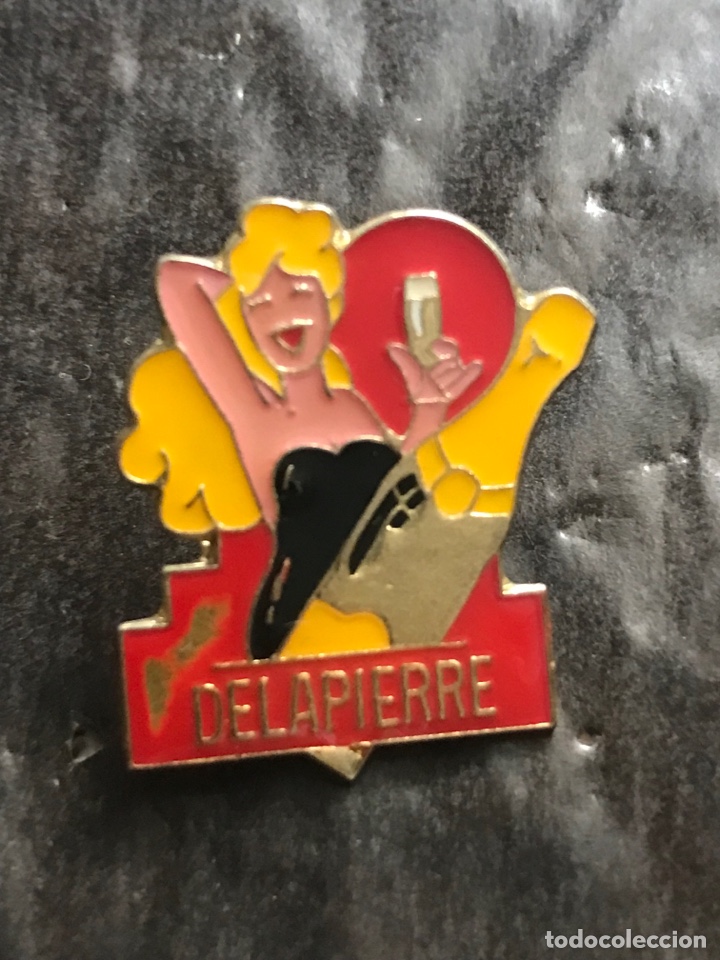 Collection pins: PIN DELAPIERRE - LICOR CAVA - BEBIDA PUBLICIDAD