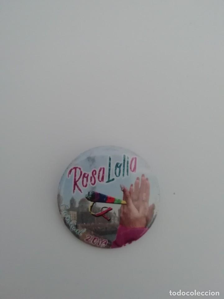 Pins de colecci&oacute;n: Carnaval de C&aacute;diz chapa agrupaci&oacute;n callejera rosalolia 2019