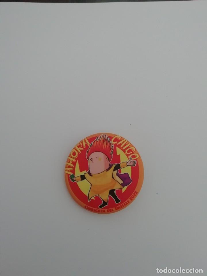 Pins de colecci&oacute;n: Carnaval de C&aacute;diz chapa chirigota del ukeleke ahora caigo 2022
