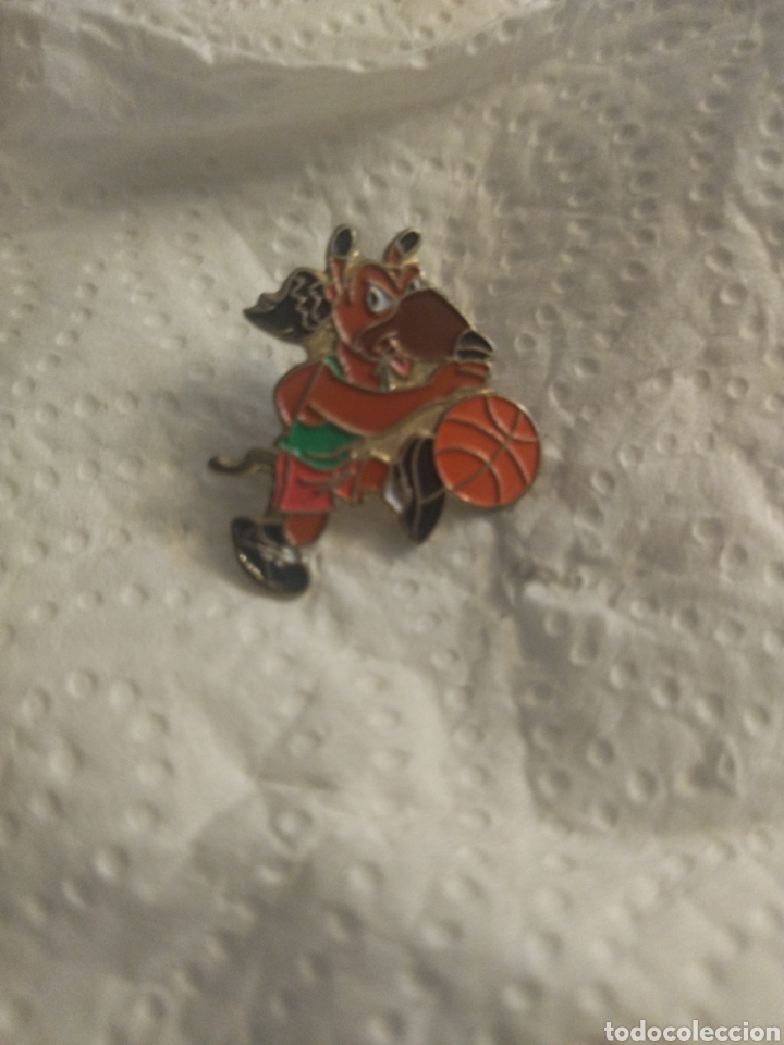 Pin's de collection: PIN ANTIGUO GALLETAS CUETARA BASQUET