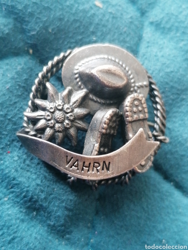 Sammlung von Pins: Pin badge tipo insignia imperdible monta&ntilde;ismo Vahrn excursionismo