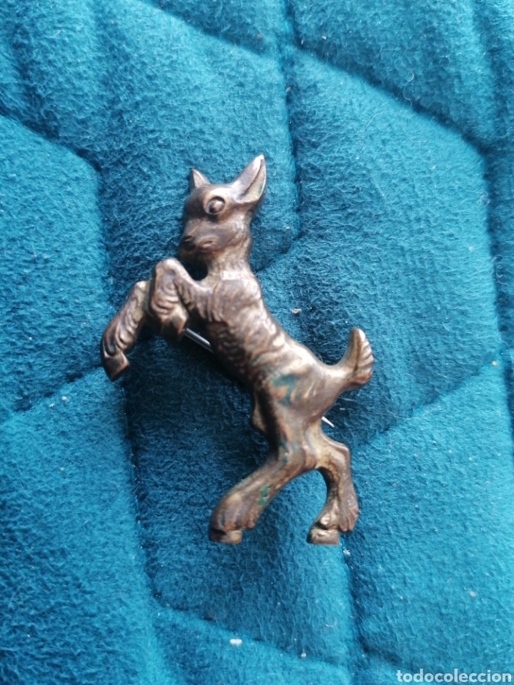 Sammlung von Pins: Pin tipo Insignia antigua tipo imperdible ciervo bambi