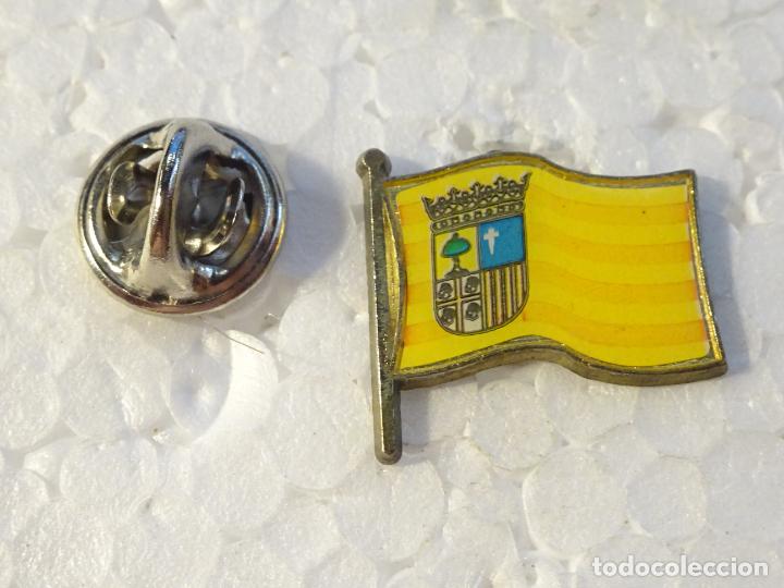 Pin's de collection: PIN DE TURISMO BANDERAS. BANDERA COMUNIDAD ARAG&Oacute;N