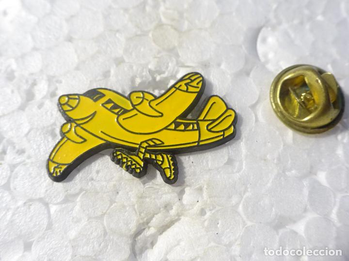 Pins de cole&ccedil;&atilde;o: PIN DE AVIONES. AVI&Oacute;N AMARILLO CON PIERNAS