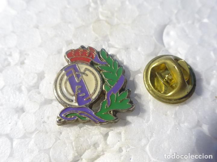Pins de colecci&oacute;n: PIN DE DEPORTES. F&Uacute;TBOL. REAL MADRID CF LAURELES