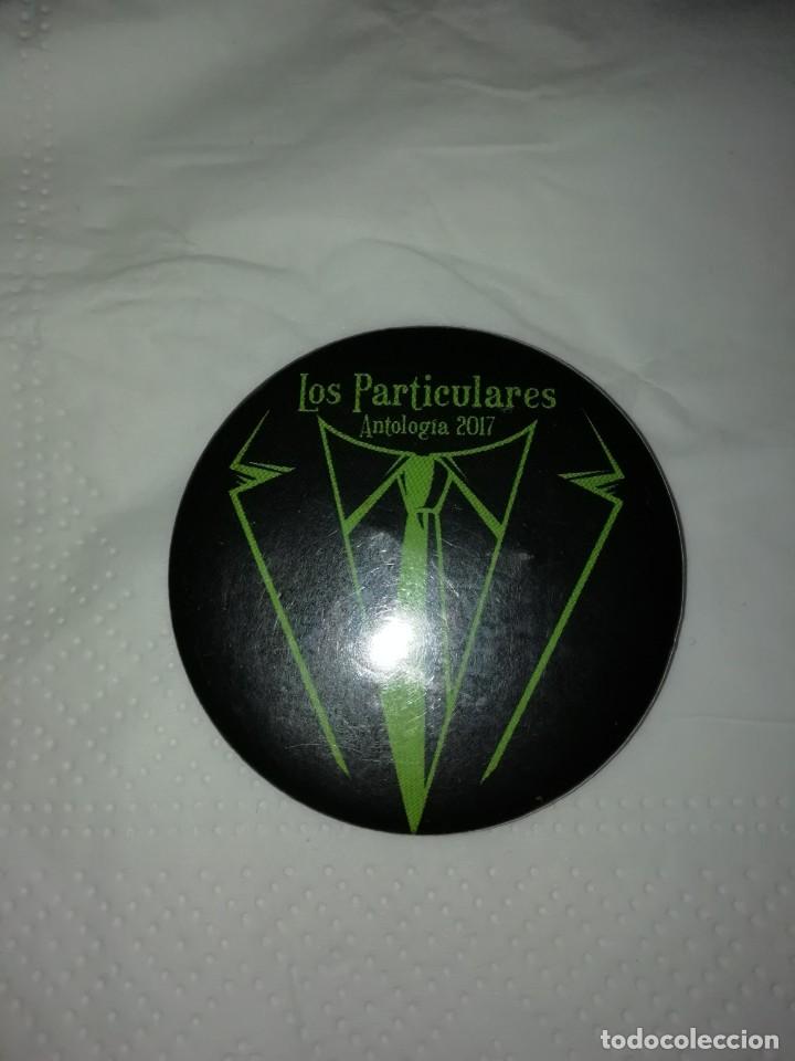 Pins de colecci&oacute;n: Carnaval de C&aacute;diz chapa grande chirigota callejera los particulares 2017