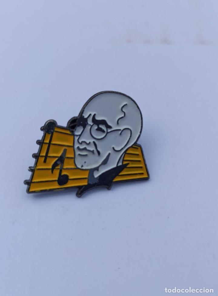 Pins de colecci&oacute;n: PIN MET&Aacute;LICO MANUEL DE FALLA. Medidas aproximadas: 2cm x 2,5cm