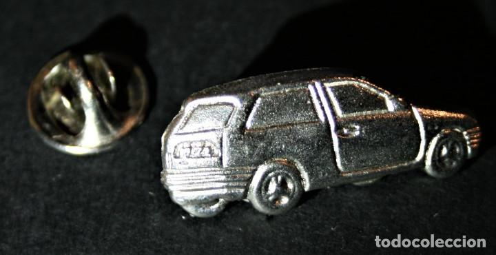 Pins de colecci&oacute;n: PIN - COCHE PLATEADO - Foto 1