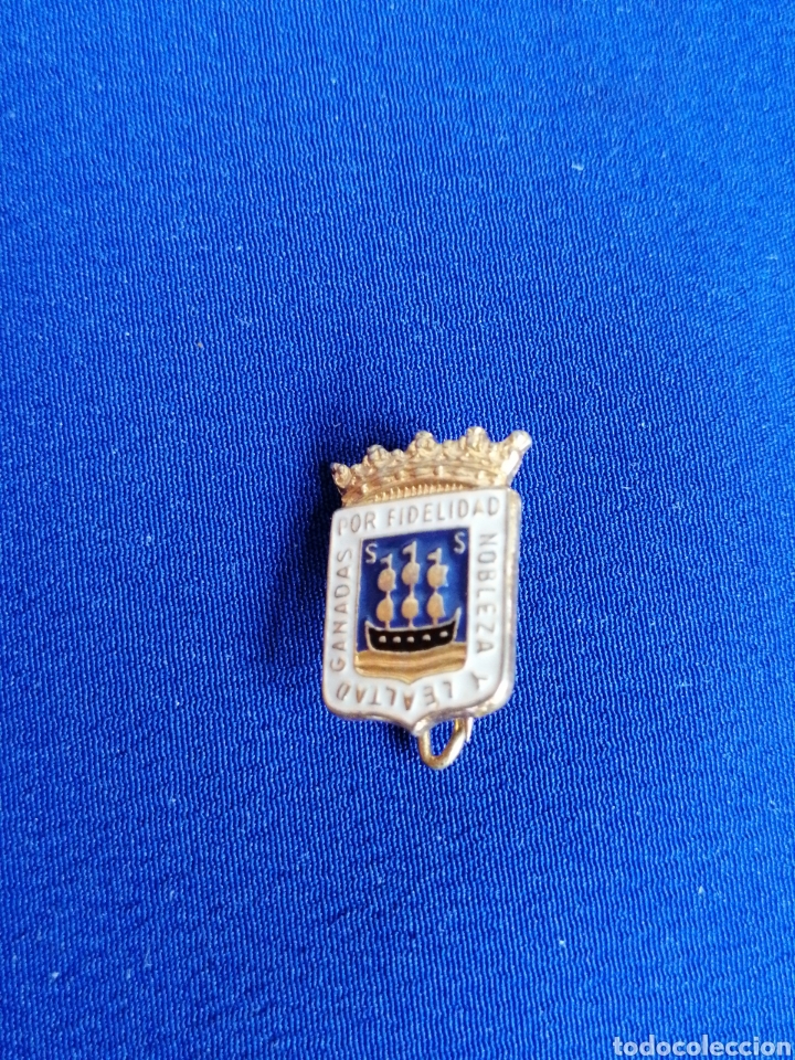 Sammlung von Pins: ESCUDO HER&Aacute;LDICO INSIGNIA DE ALFILER