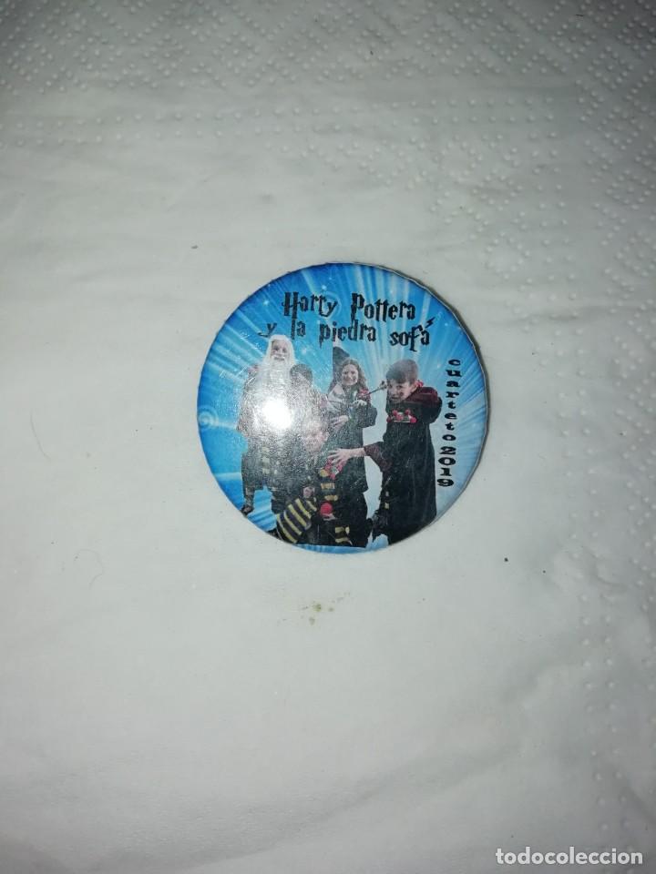 Pins de colecci&oacute;n: Carnaval de C&aacute;diz chapa cuarteto infantil Harry Potter y la piedra sof&aacute;
