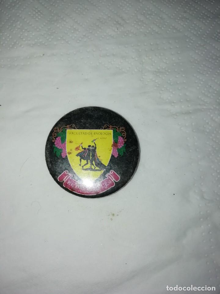 Pins de colecci&oacute;n: Carnaval de C&aacute;diz chapa chirigota callejera el d&iacute;a despues