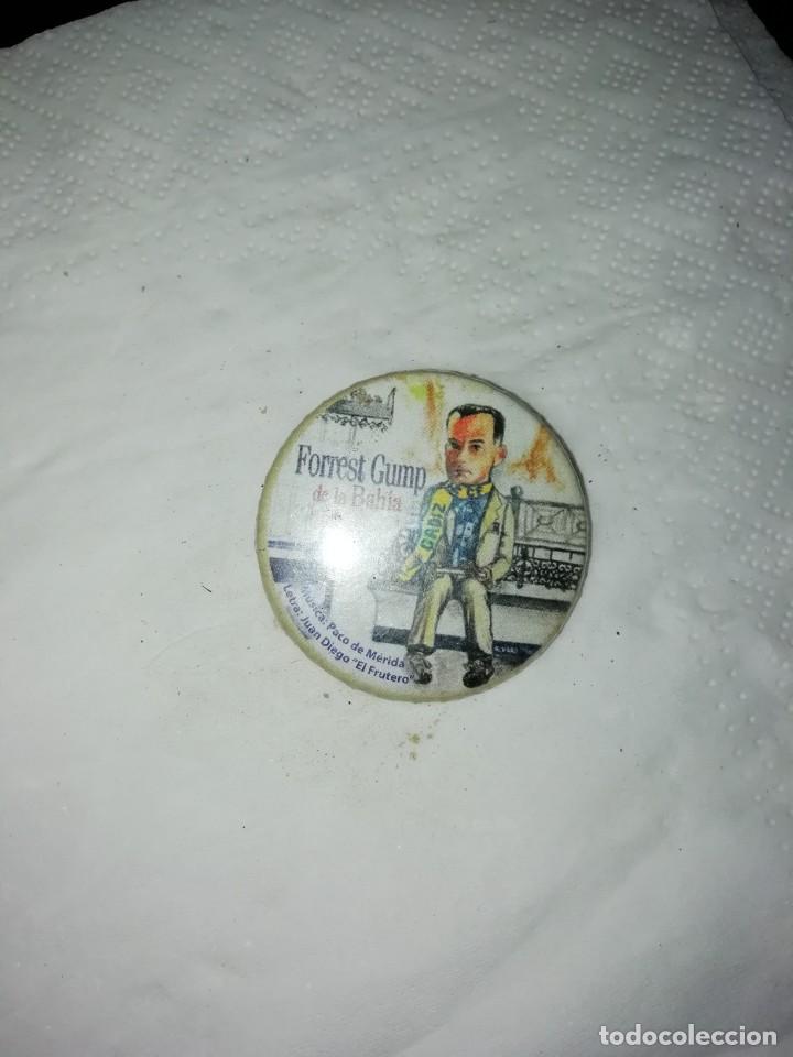 Pins de colecci&oacute;n: Carnaval de C&aacute;diz chapa chirigota callejera Forrest Gump de la bahia