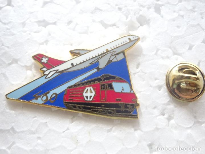 Pin's de collection: PIN DE TRENES FERROCARRILES. SUIZA. LOCOMOTORA Y AVI&Oacute;N