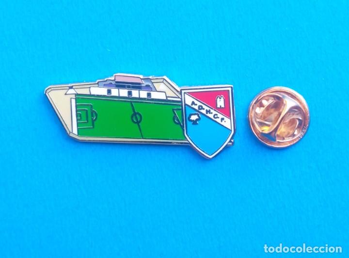 Sammlung von Pins: PIN FUTBOL ESCUDO MAS ESTADIO - AGRUPACION DOS HERMANAS C.F. - ESTADIO MIGUEL ROMAN - SEVILLA