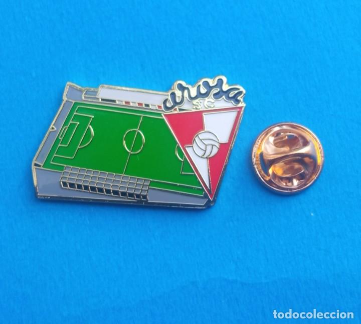 Pins de colecci&oacute;n: PIN FUTBOL ESCUDO MAS ESTADIO - SOCIEDAD CULTURAL AROSA - ESTADIO MUNICIPAL LA LOMBA - PONTEVEDRA