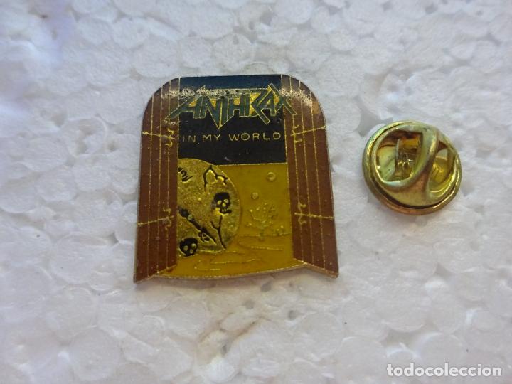 Pins de colecci&oacute;n: PIN DE M&Uacute;SICA. ANTRAX IN MY WORLD. HEAVY METAL