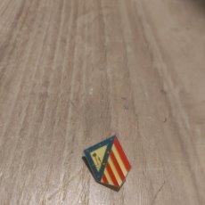 Pins de colección: AT . MADRID PIN VINTAGE FÚTBOL. Lote 363504375