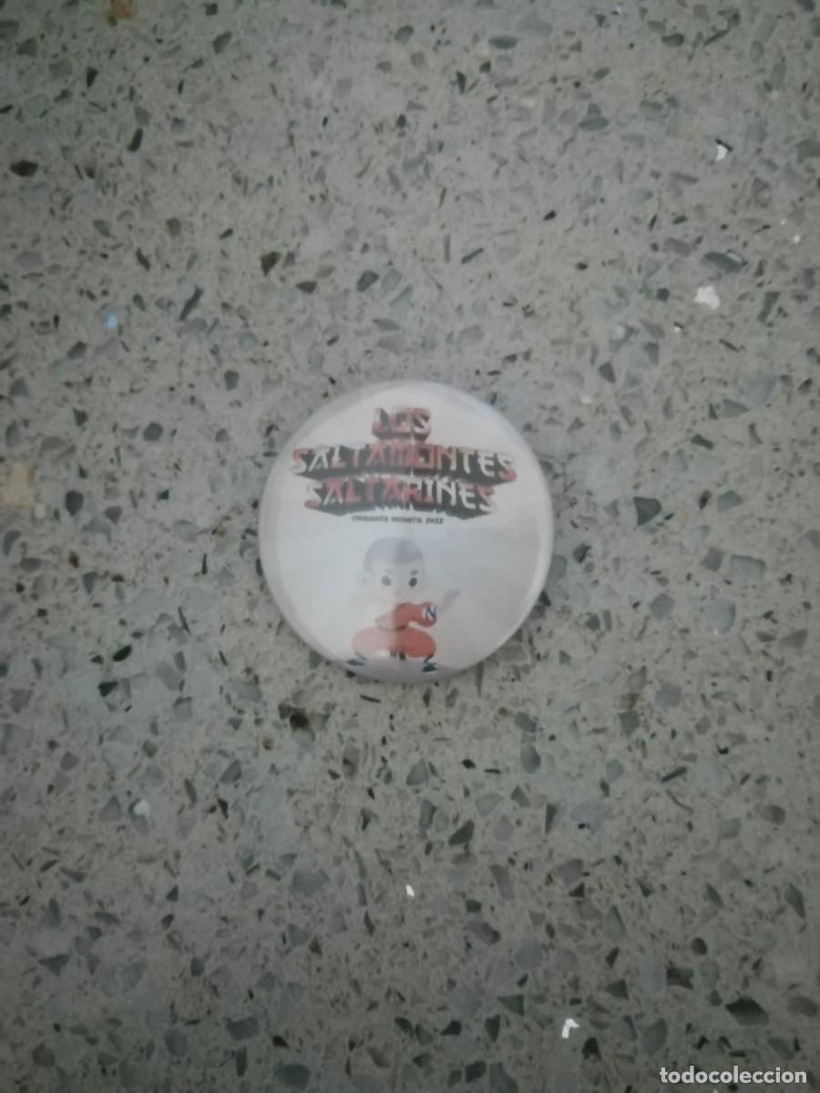 Pins de colecci&oacute;n: Carnaval de C&aacute;diz chapa chirigota infantil los shaolines de la cordillera del aculaero