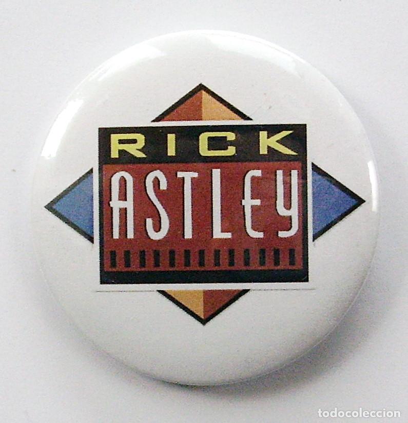 Pins de colecci&oacute;n: Pin Rick Astley badge - Foto 1