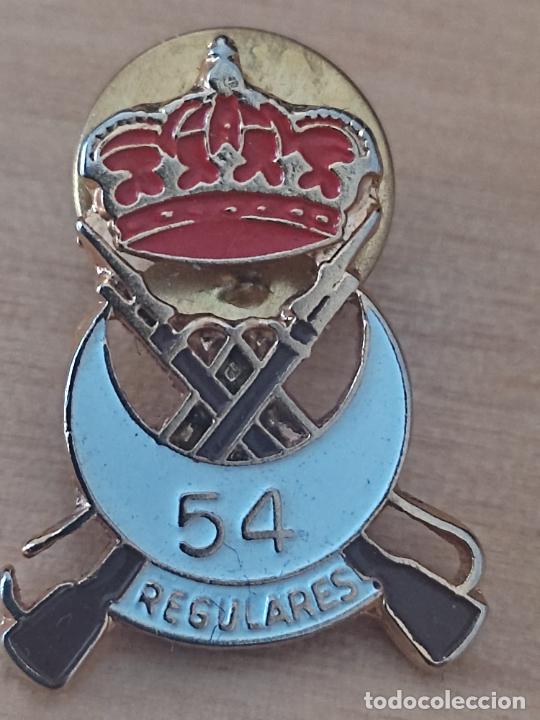 Pins de colecci&oacute;n: LEGION REGULARES REGIMIENTO 54 MEDIA LUNA FUSILES BAJO CORONA PIN MILITAR 2,2 CM