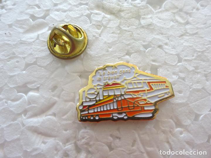 Pins e Spille di collezione: PIN DE TRENES FERROCARRILES. FRANCIA. LE BIE DANS LE TRAVAIL