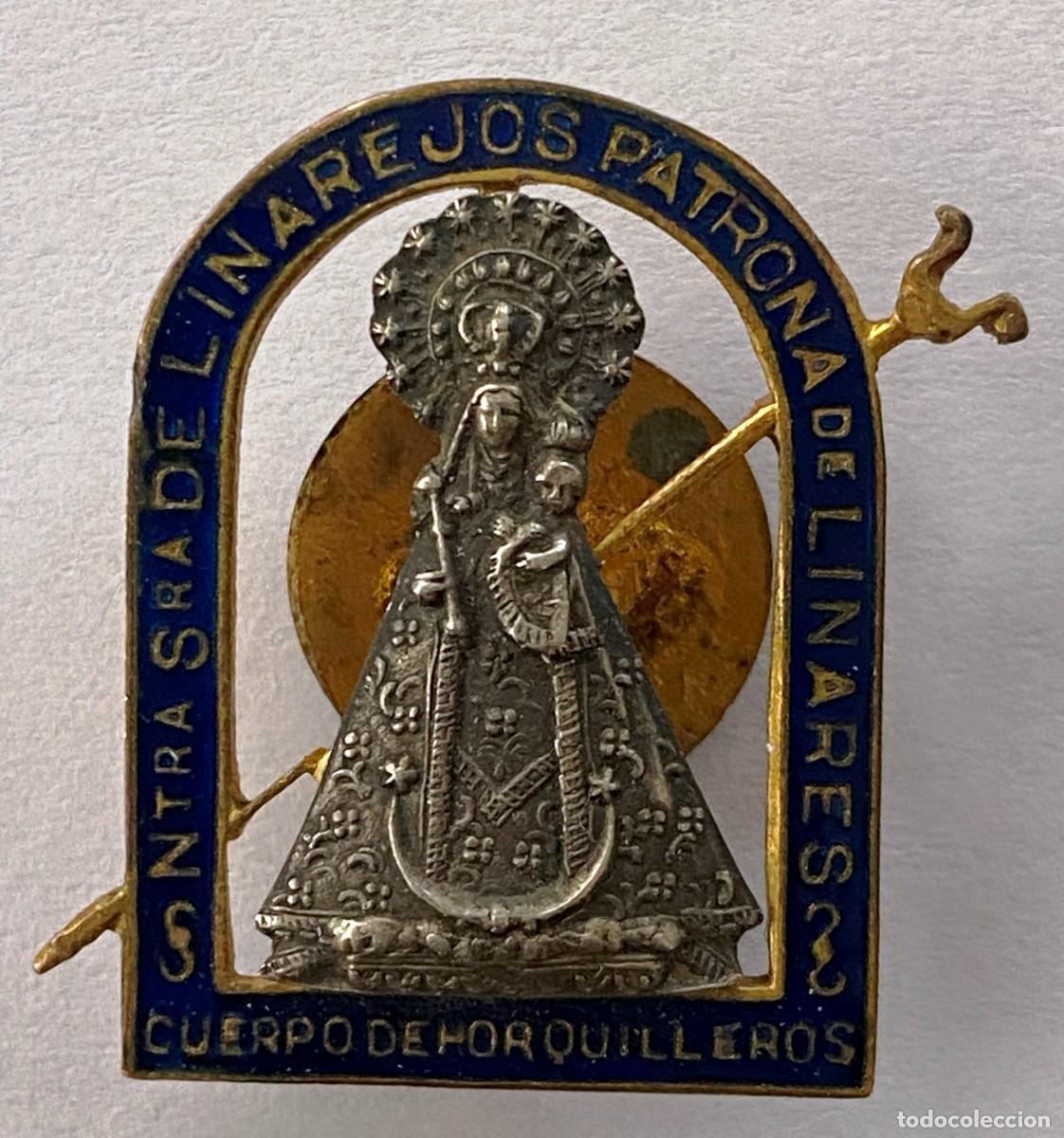 Pin's de collection: INSIGNIA. NTRA. SRA. DE LINAREJOS. PATRONA DE LINARES. CUERPO DE HORQUILLEROS. MIDE 2,5 CMS.