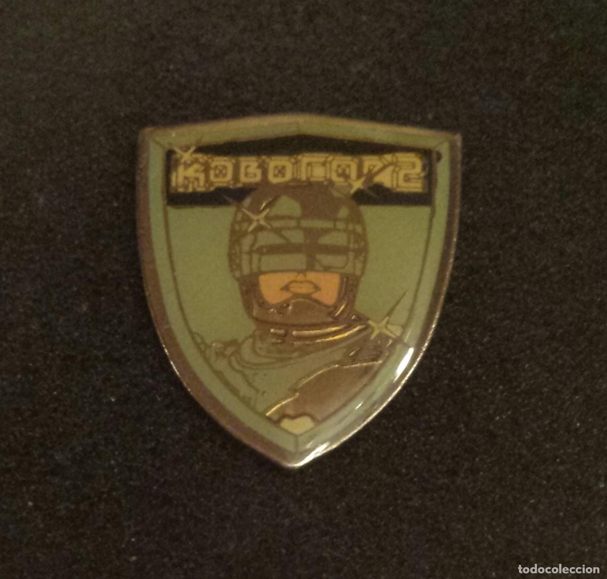 Pins de colecci&oacute;n: ANTIGUO PIN DE ROBOCOP 2 (PERSONAJE DE CINE)