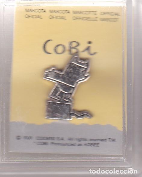 Pins de colecci&oacute;n: NATACION - PIN PLATEADO DE COBI DE LAS OLIMPIADAS DE BARCELONA 92 EN SU ESTUCHE ORIGINAL (NUEVO)