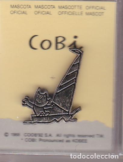 Pins de colecci&oacute;n: VELA - PIN PLATEADO DE COBI LAS OLIMPIADAS DE BARCELONA 92 EN SU ESTUCHE ORIGINAL (NUEVO)