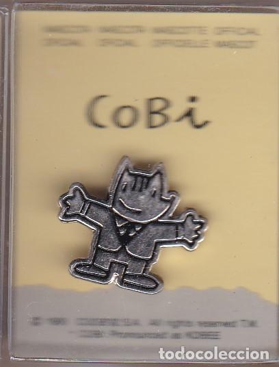 Pins de colecci&oacute;n: COBI TRAJE - PIN PLATEADO DE COBI LAS OLIMPIADAS DE BARCELONA 92 EN SU ESTUCHE ORIGINAL (NUEVO)