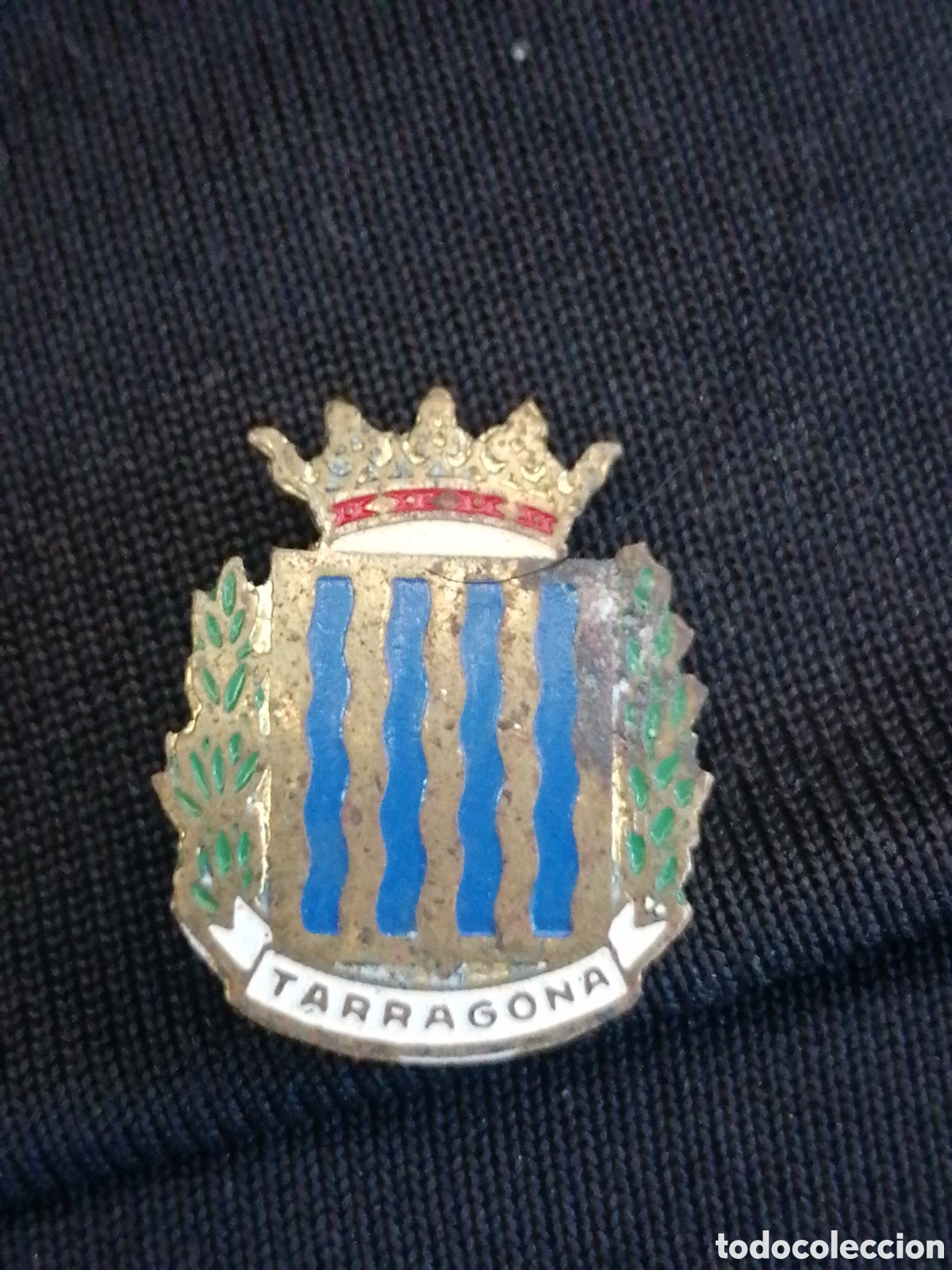 Collection pins: Pin tipo insignia rara escudo her&aacute;ldico Tarragona