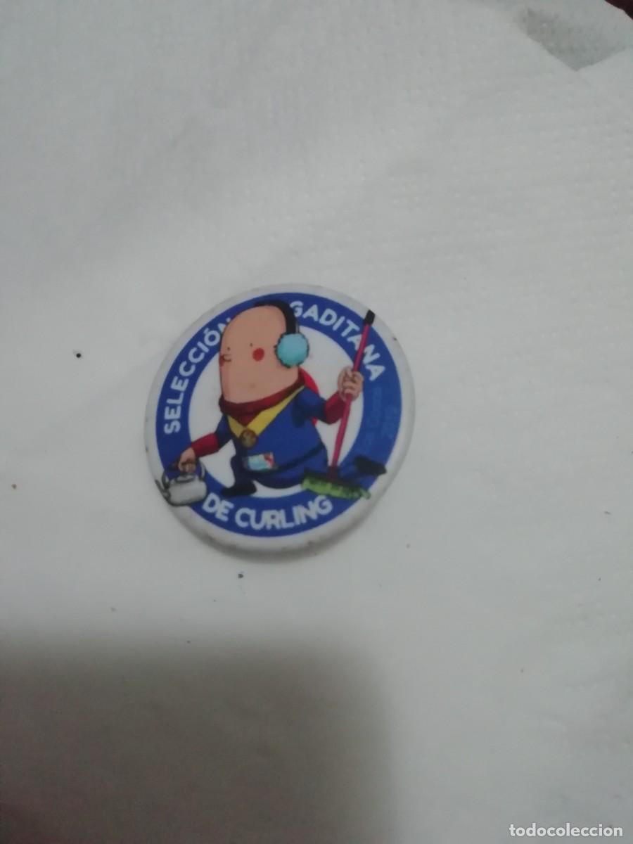 Pins de colecci&oacute;n: Carnaval de C&aacute;diz chapa chirigota callejera seleccion gaditana de curling