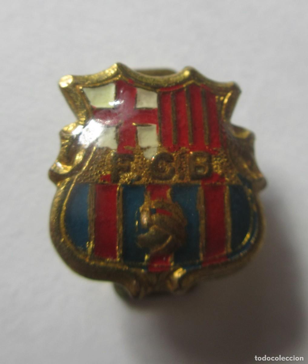 Pins de colecci&oacute;n: Antiguo escudo de boton del F.C.Barcelona