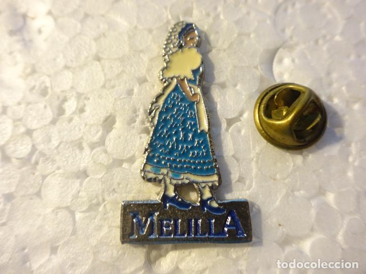 Pins de cole&ccedil;&atilde;o: PIN DE TURISMO HER&Aacute;LDICA. MELILLA MUJER TRAJE T&Iacute;PICO REGIONAL