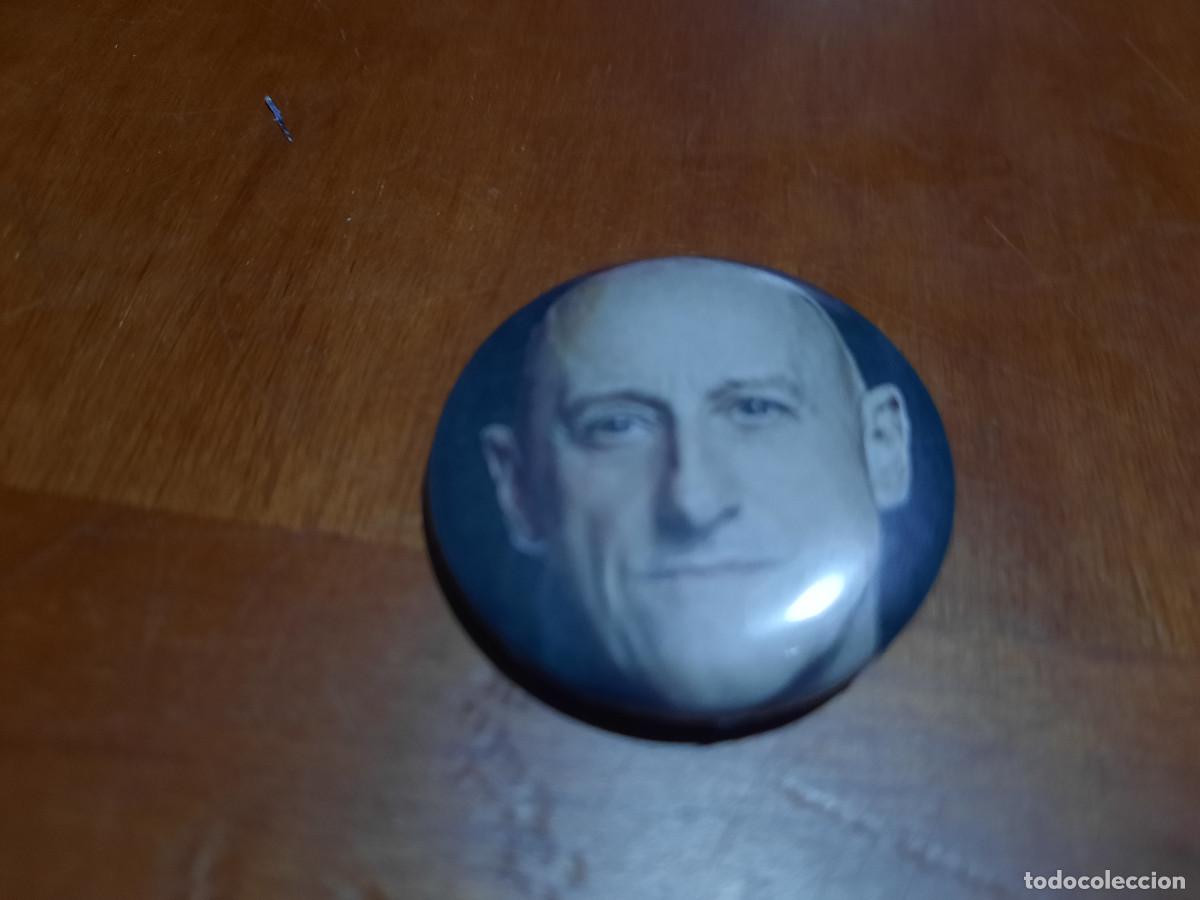 Pins de colecci&oacute;n: JORGE MART&Iacute;NEZ. ILEGALES. CANTANTE CHAPA. PIN. 0,31 MM. DETR&Aacute;S MET&Aacute;LICA. SIN USO. DIFICIL