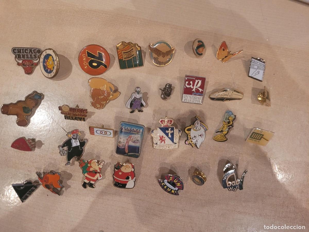 Pins de colecci&oacute;n: Lote de 30 pins variados - Foto 1