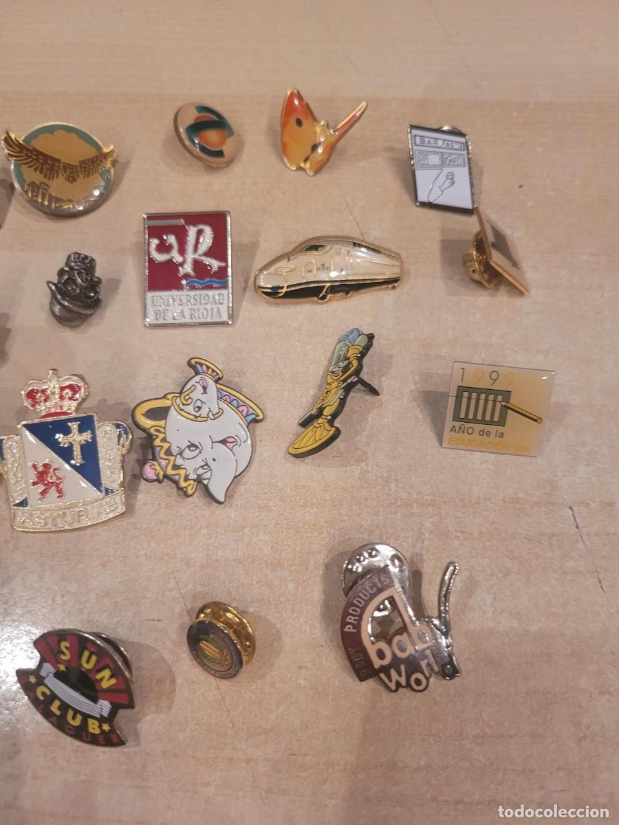 Pins de colecci&oacute;n: Lote de 30 pins variados - Foto 2