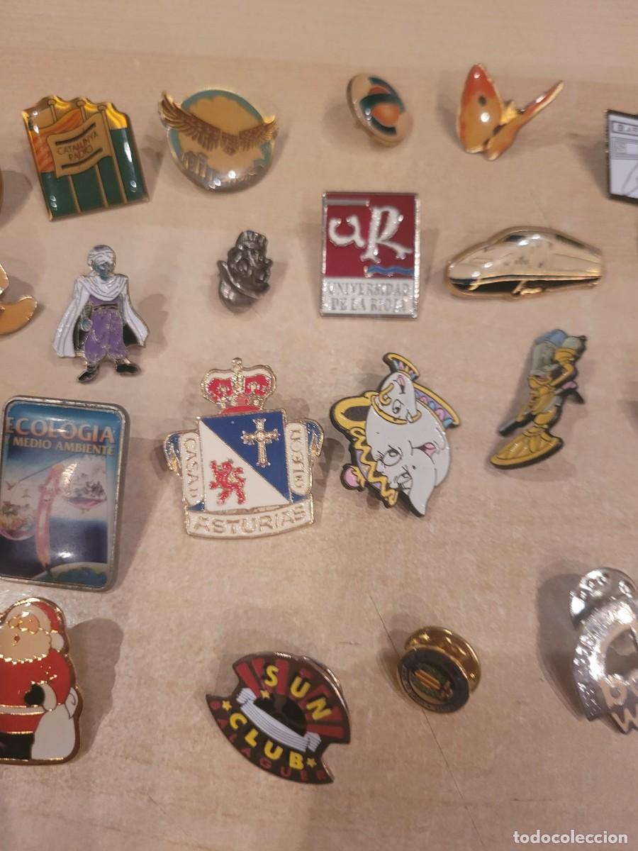 Pins de colecci&oacute;n: Lote de 30 pins variados - Foto 3