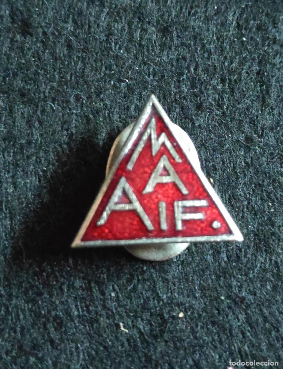 Pins de cole&ccedil;&atilde;o: Antigua insignia pin de ojal o solapa comercial Guide Touristique MAAIF francia badge