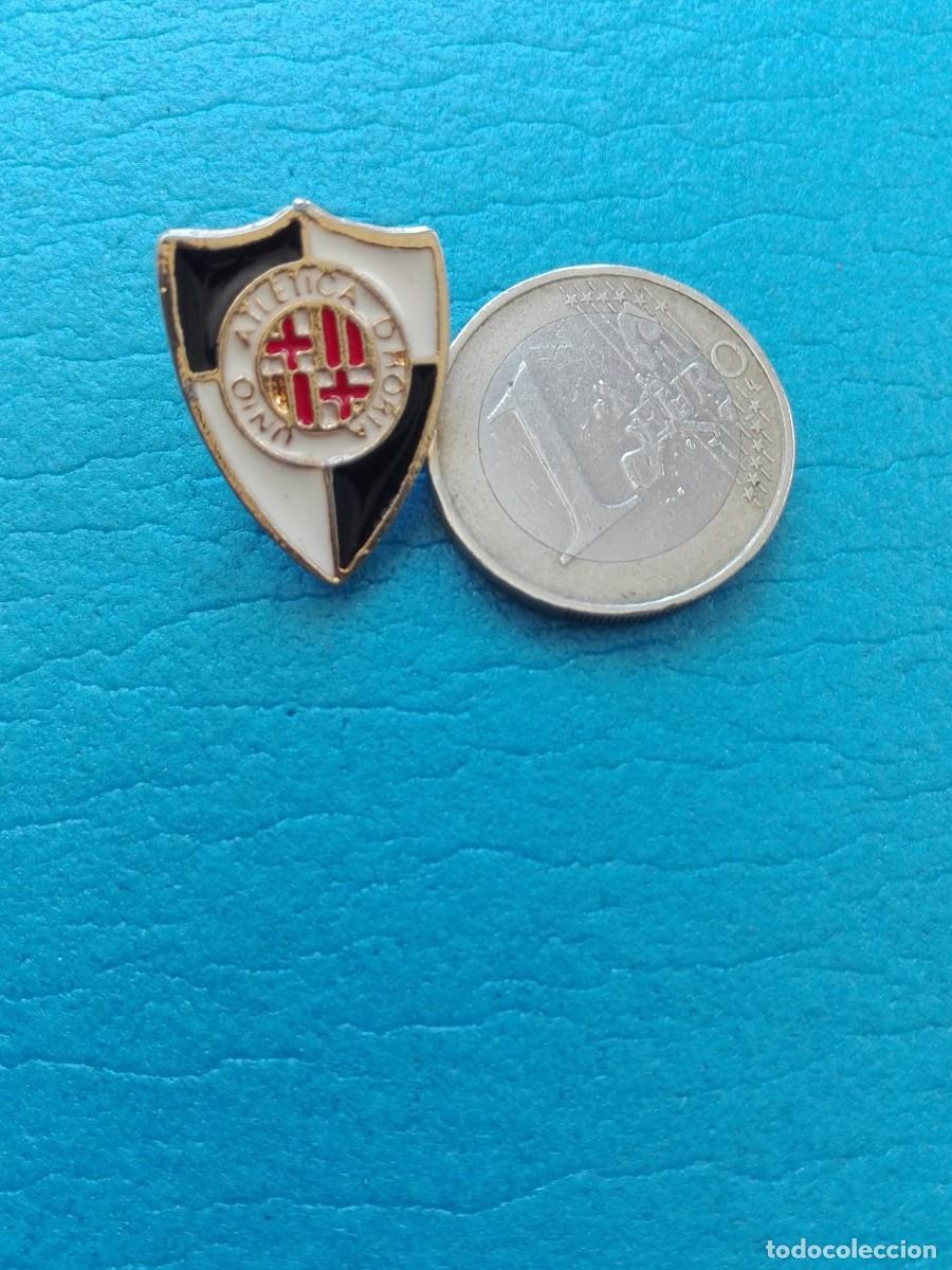 Sammlung von Pins: PIN FUTBOL - UNIO ATLETICA D'HORTA - BARCELONA